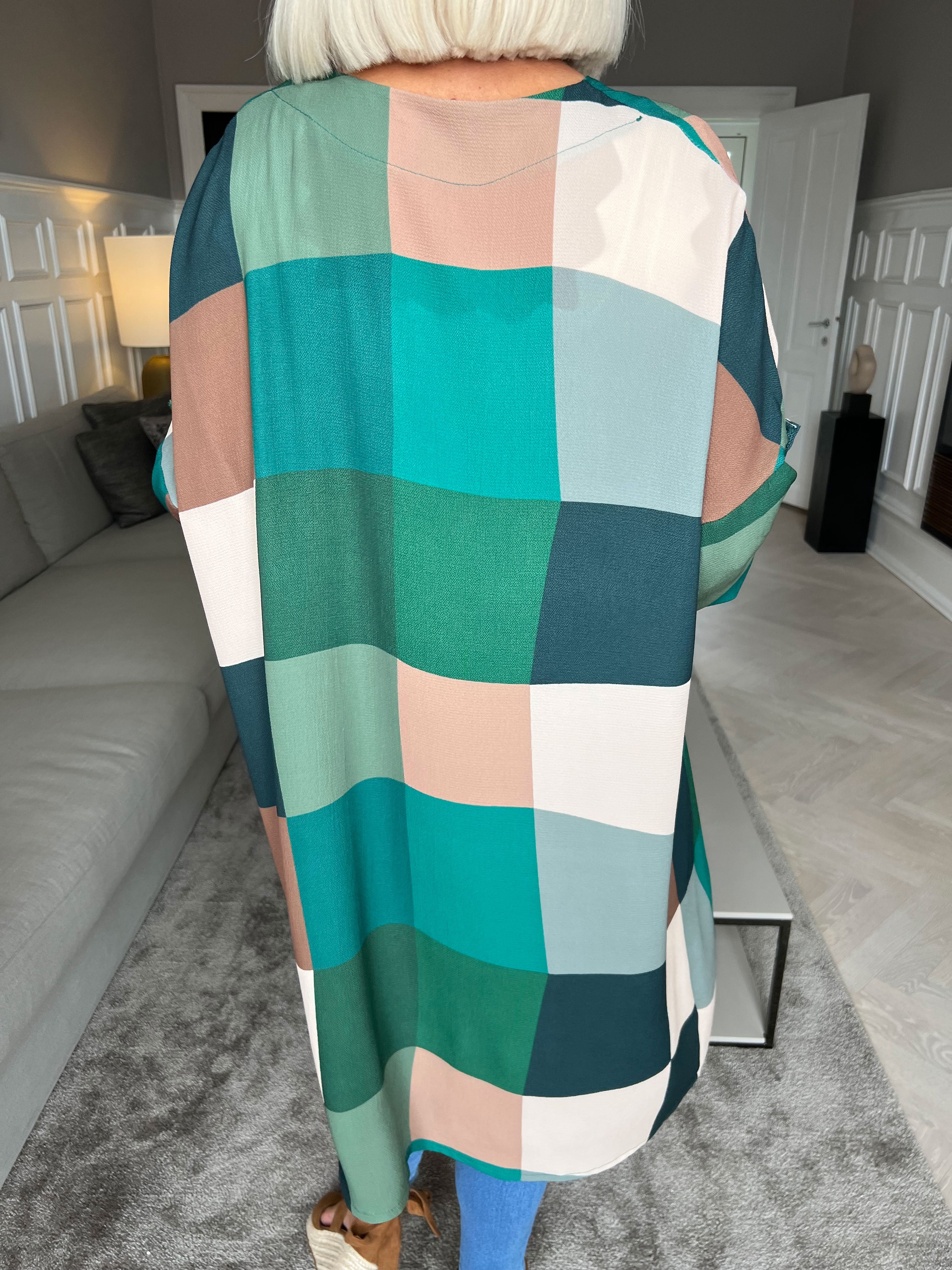 Vanesa Kimono - Sød kimono i viskose med tern